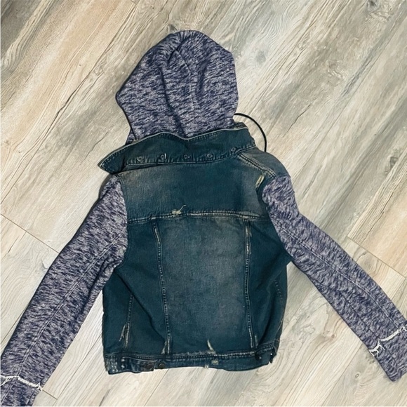 Free People - Hooded Jean Jacket - Sz L – Distressed Denim Knit Sleeves & Hood - Picture 6 of 9